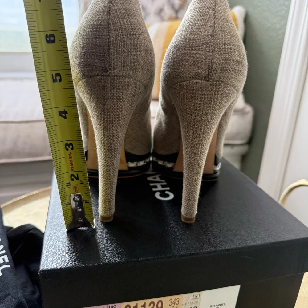 CHANEL Beige and Black Heels - Picture 5 of 13